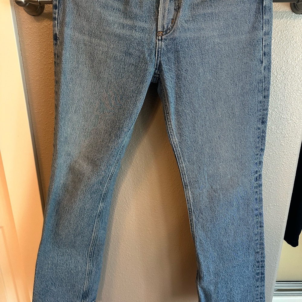 Agolde Vintage Light Wash Denim Jeans with Contrast Stitching - Picture 3 of 4